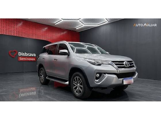 TOYOTA HILUX SW4 2.8 SRX 4X4 16V TURBO INTERCOOLER DIESEL 4P AUTOMÁTICO TOYOTA HILUX SW4 2.8 SRX 4X4 16V TURBO INTERCOOLER DIESEL 4P AUTOMÁTICO